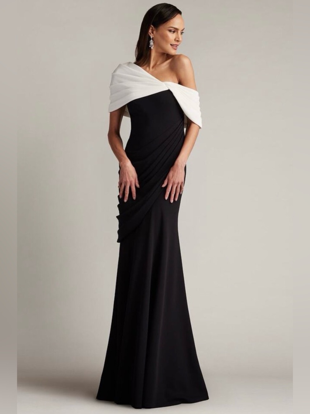 Tadashi Shoji Prewitt Size M Black Ivory Grecian Off Shoulder Formal Gown Dress